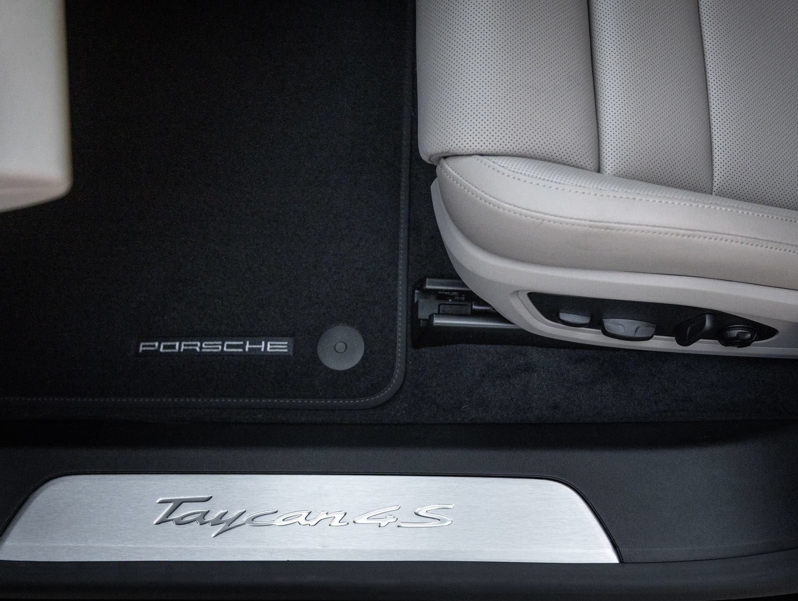 New 2026 Porsche Taycan 4S AWD/4WD image 22