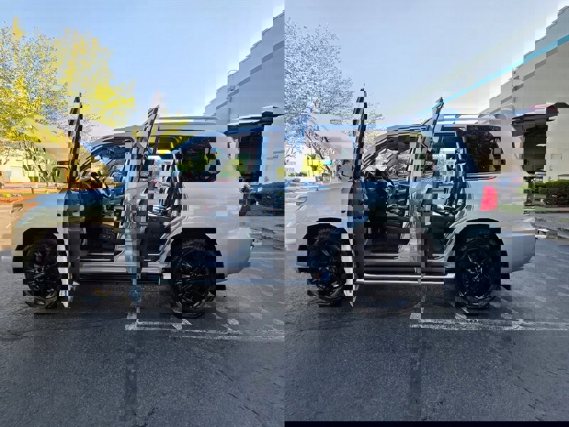 Used 2009 Lexus LX 570 4WD image 23