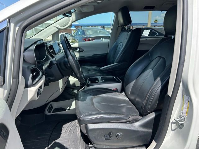 Used 2020 Chrysler Pacifica Touring-L Plus image 13