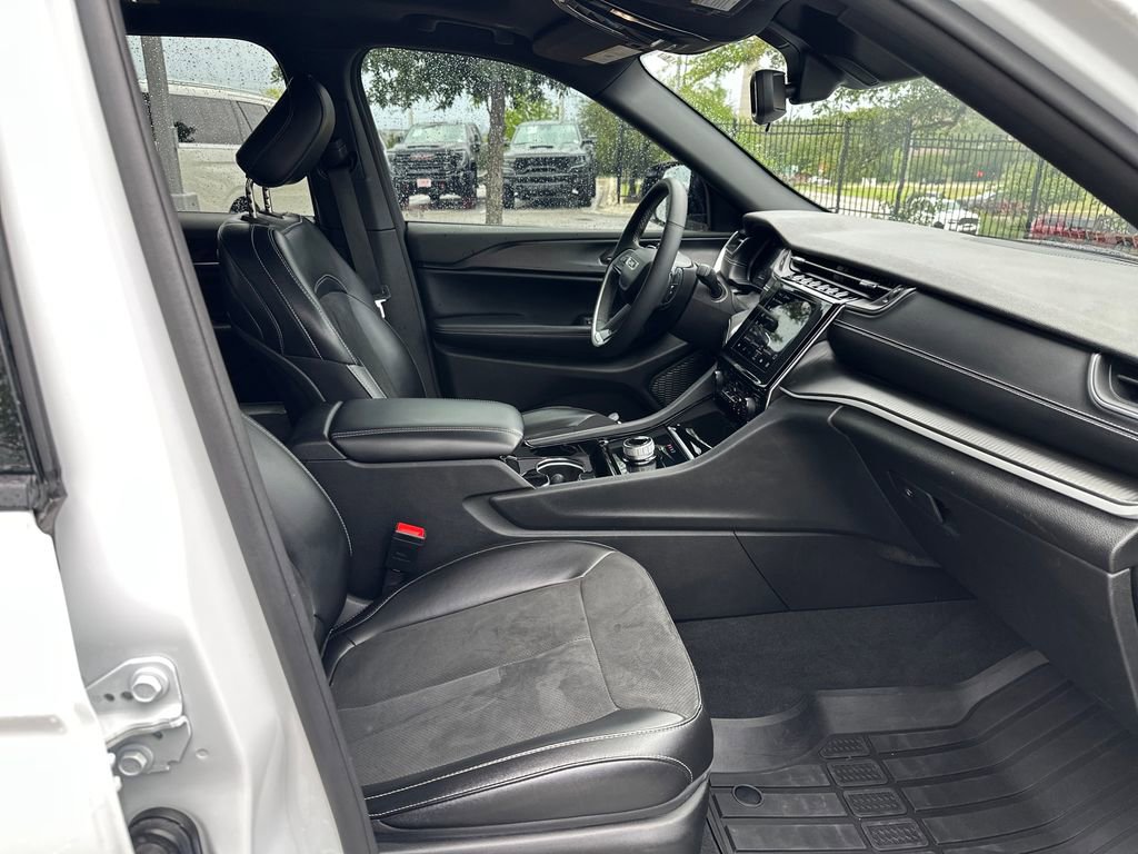Used 2023 Jeep Grand Cherokee L Laredo RWD image 35