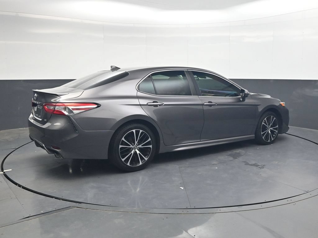 Used 2020 Toyota Camry SE FWD image 4