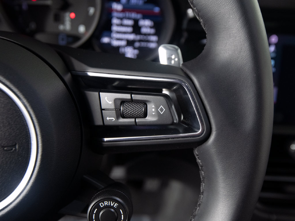 Certified 2026 Porsche Macan AWD/4WD image 24