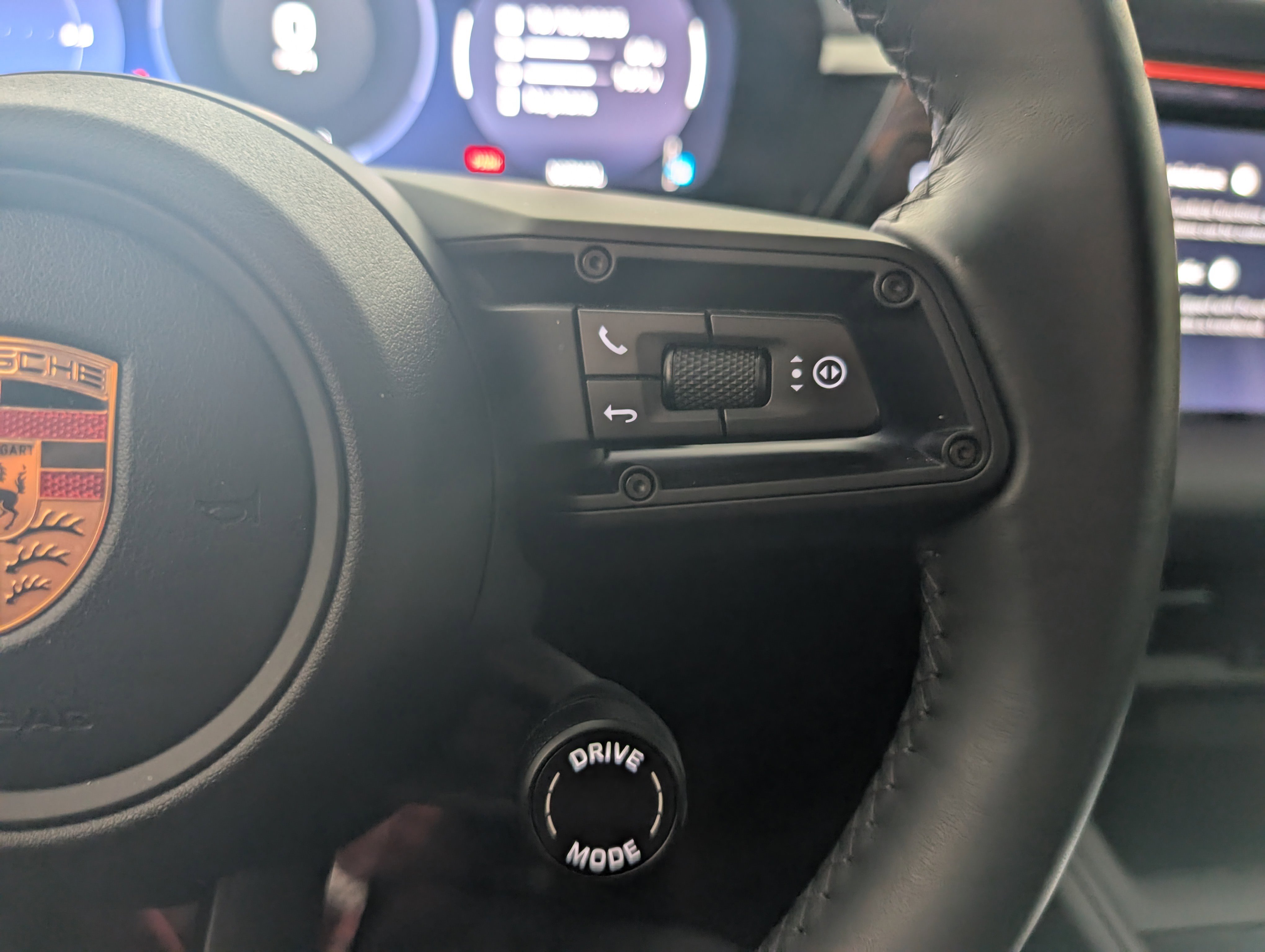 Used 2025 Porsche Macan Electric image 34