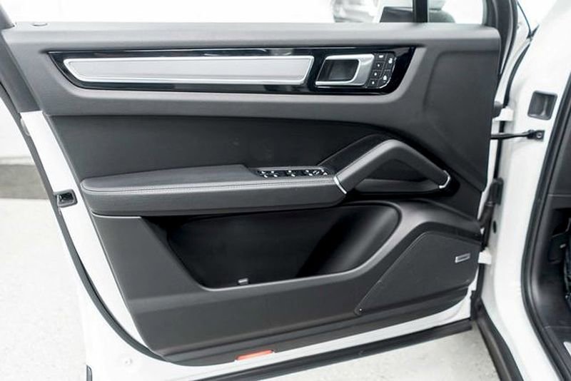 Used 2023 Porsche Cayenne Platinum Edition image 15