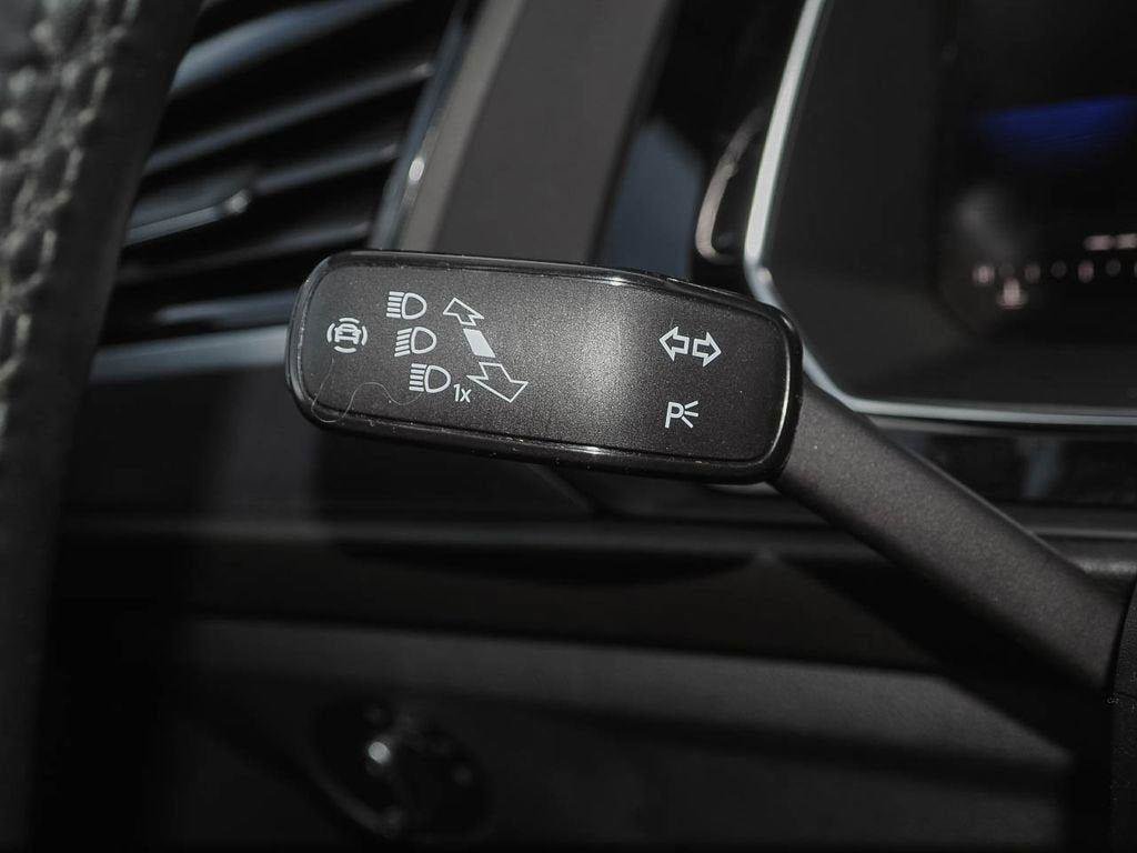 Used 2023 Volkswagen Jetta SE FWD image 28