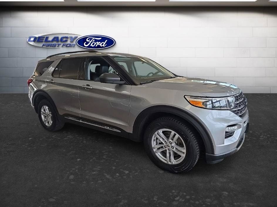 Used 2023 Ford Explorer XLT w/ Equipment Group 202A AWD/4WD image 9