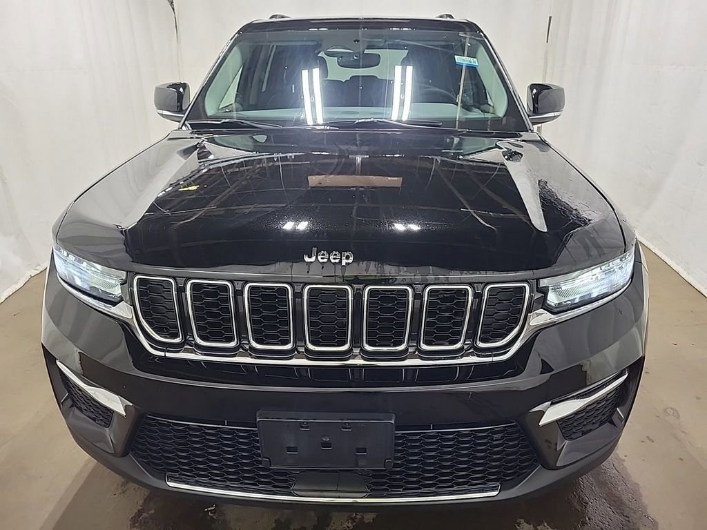Used 2023 Jeep Grand Cherokee Limited AWD/4WD image 2