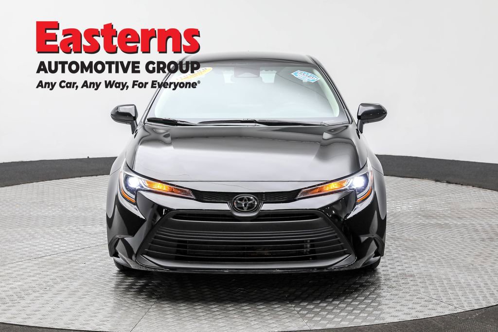 Used 2025 Toyota Corolla LE image 2