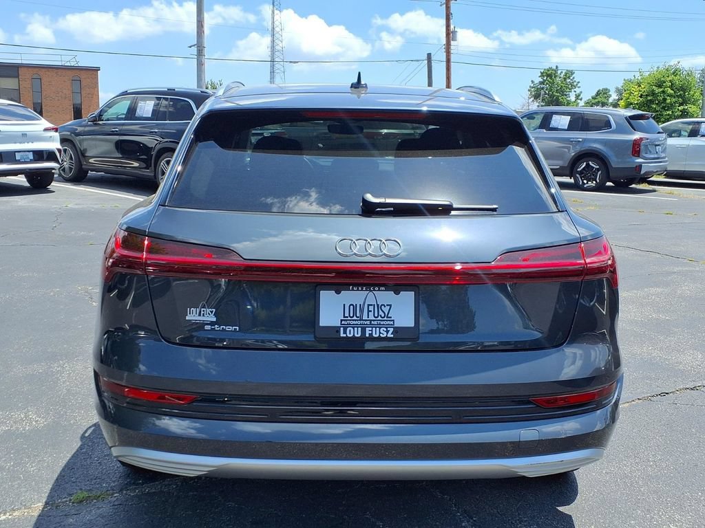 Used 2019 Audi e-tron Prestige w/ Prestige Package AWD/4WD image 22