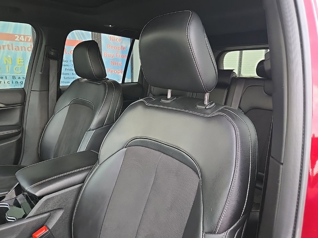 Used 2023 Jeep Grand Cherokee Altitude AWD/4WD image 31