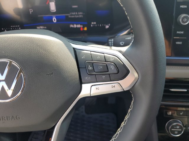 Certified 2024 Volkswagen Taos SE FWD image 33