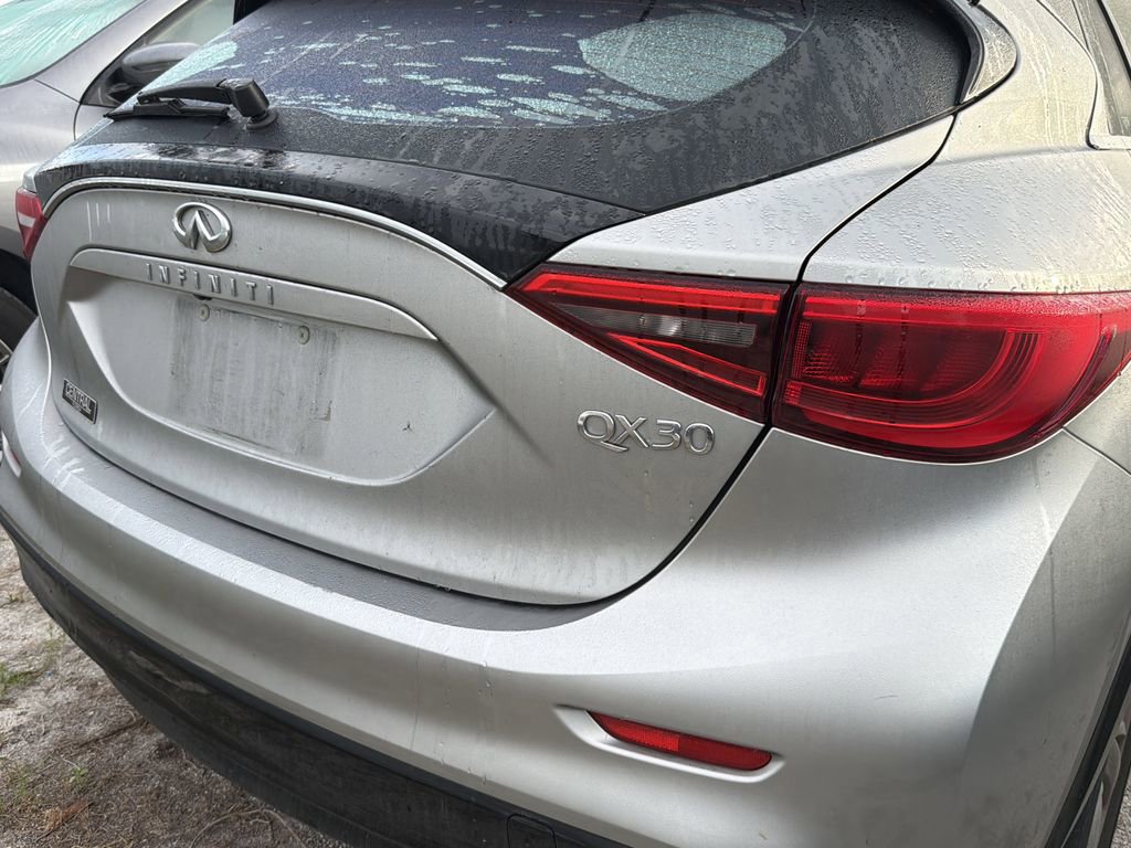 Used 2019 INFINITI QX30 FWD image 10