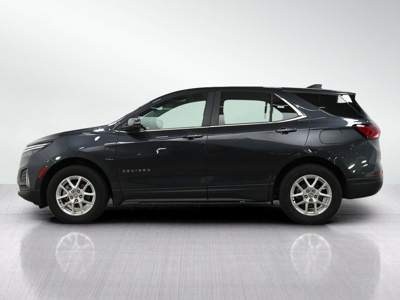 Used 2023 Chevrolet Equinox LT AWD/4WD image 2