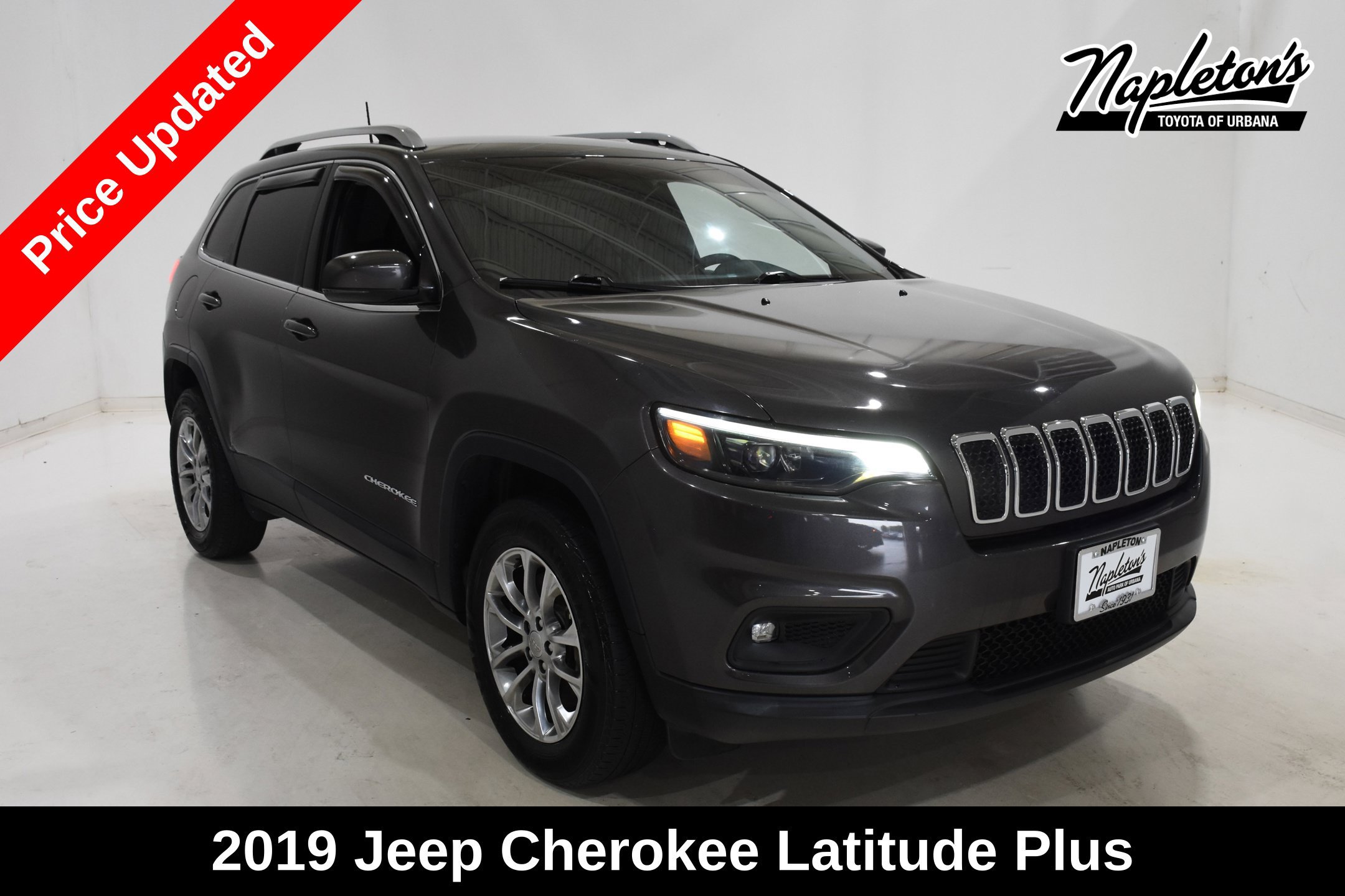 Used 2019 Jeep Cherokee Latitude Plus w/ Cold Weather Group AWD/4WD image 1