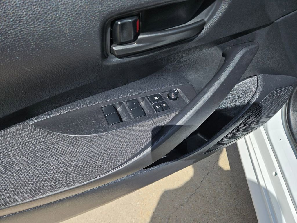 Used 2025 Toyota Corolla LE image 15