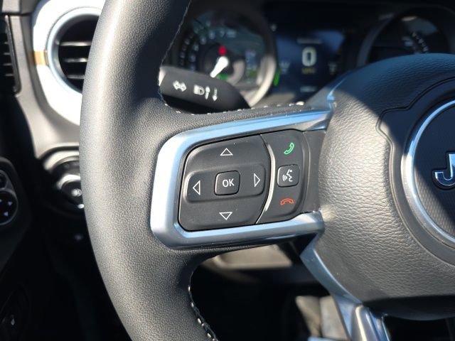 Used 2025 Jeep Wrangler Unlimited Sahara w/ Safety Group AWD/4WD image 18