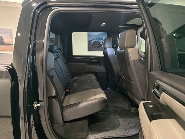 Used 2025 Chevrolet Silverado 2500 ZR2 w/ Technology Package AWD/4WD image 20