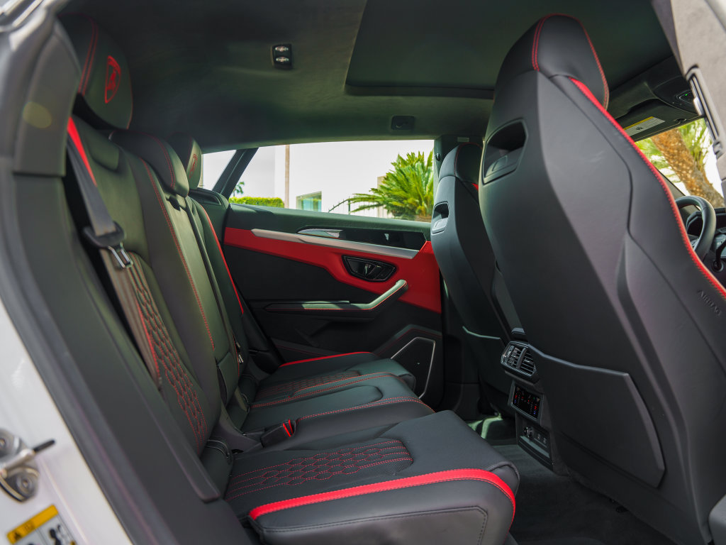 Used 2025 Lamborghini Urus SE AWD/4WD image 29