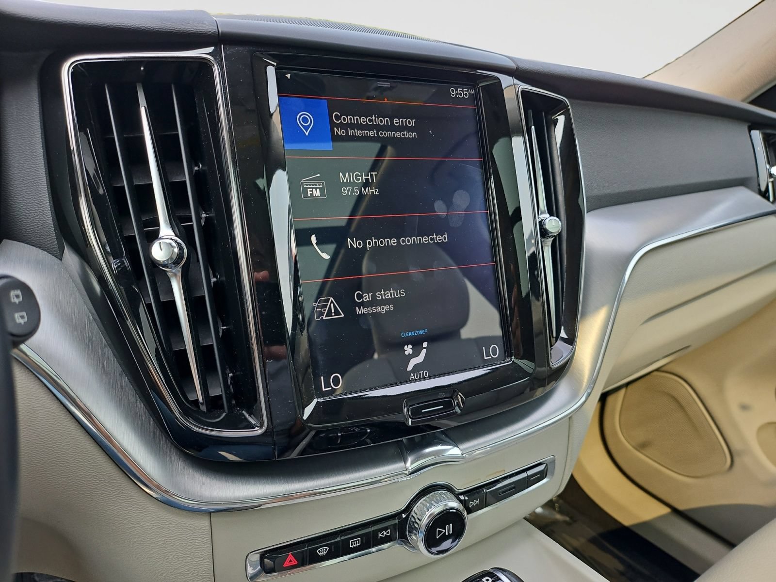 Used 2019 Volvo XC60 T5 Momentum w/ Premium Package FWD image 25
