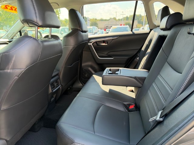 Used 2022 Toyota RAV4 XLE Premium AWD/4WD image 15