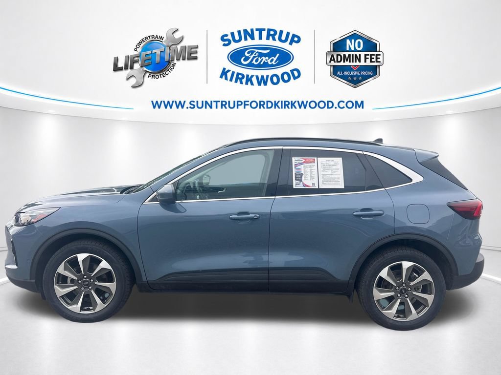 Used 2023 Ford Escape Platinum w/ Premium Technology Package AWD/4WD image 2