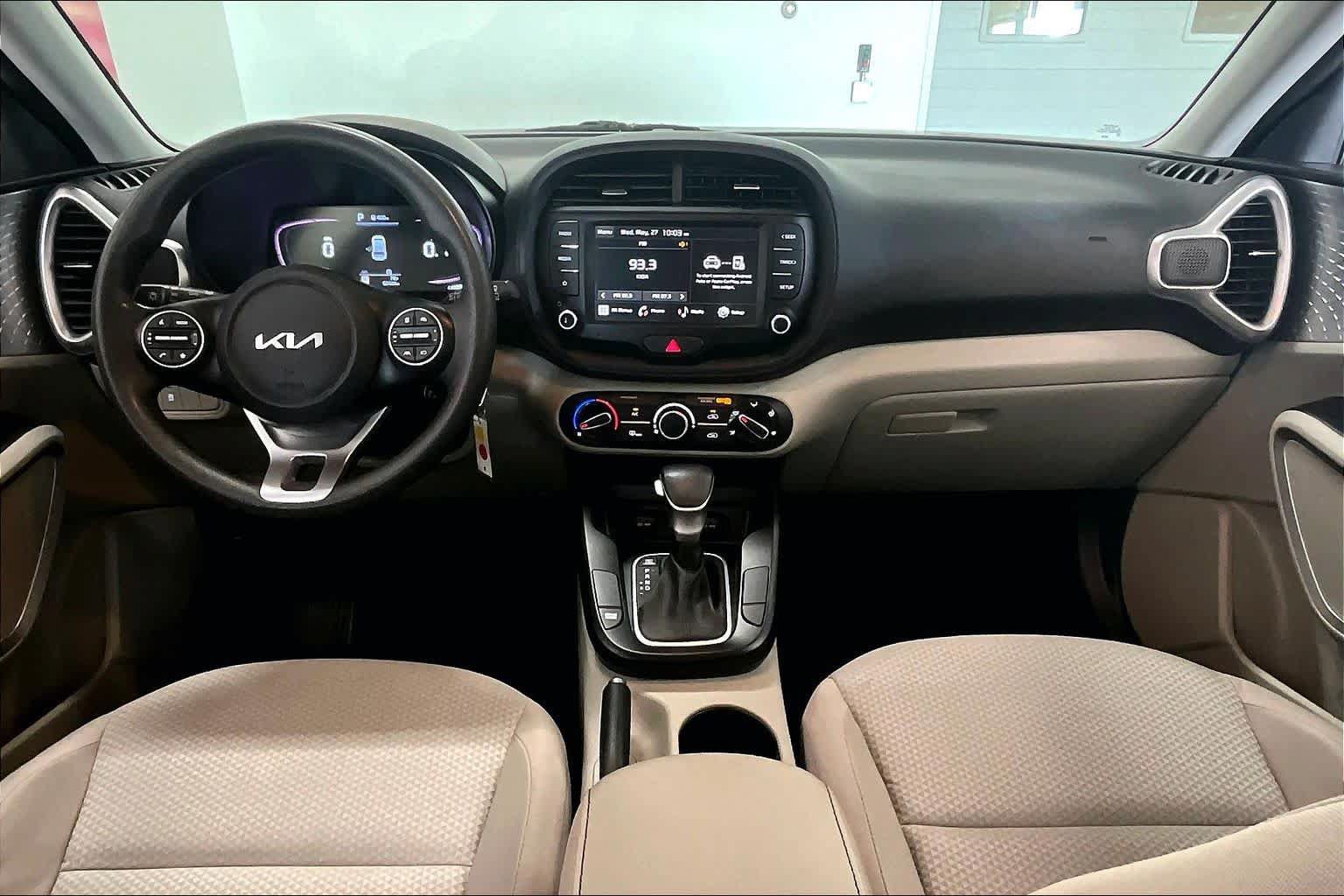 Used 2023 Kia Soul LX w/ LX Technology Package FWD image 8