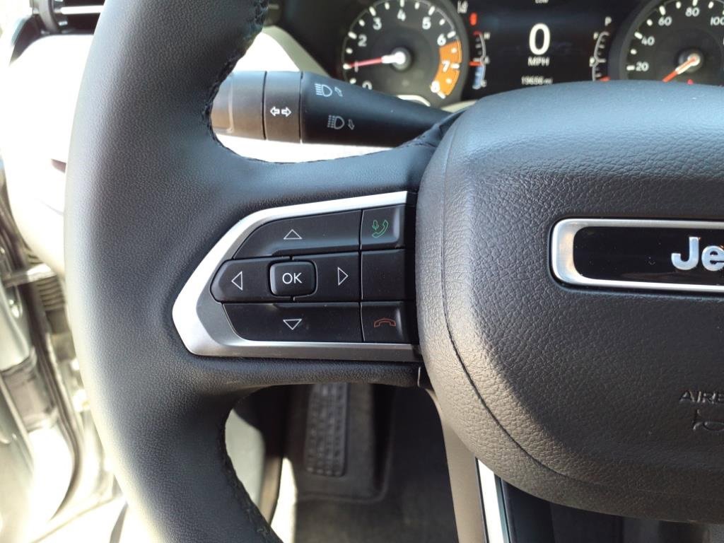 Used 2024 Jeep Compass Latitude image 25