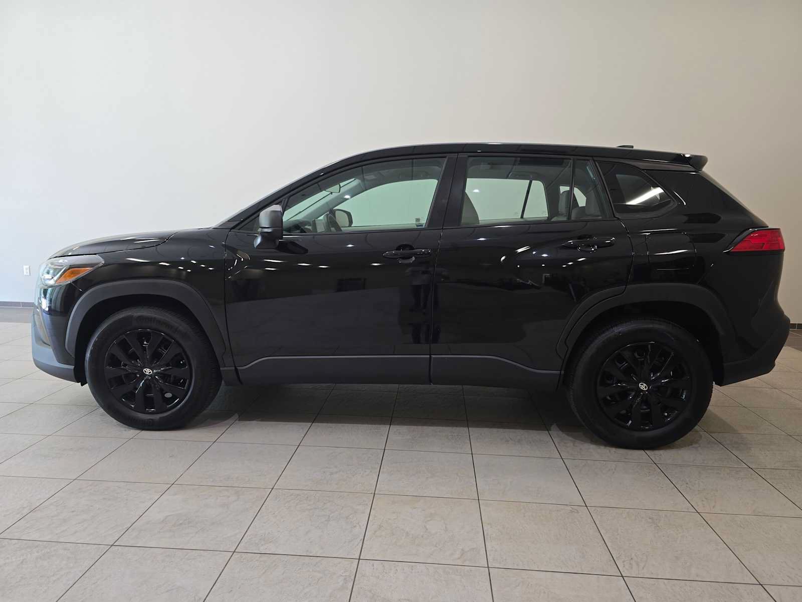 Certified 2025 Toyota Corolla Cross L AWD/4WD image 3