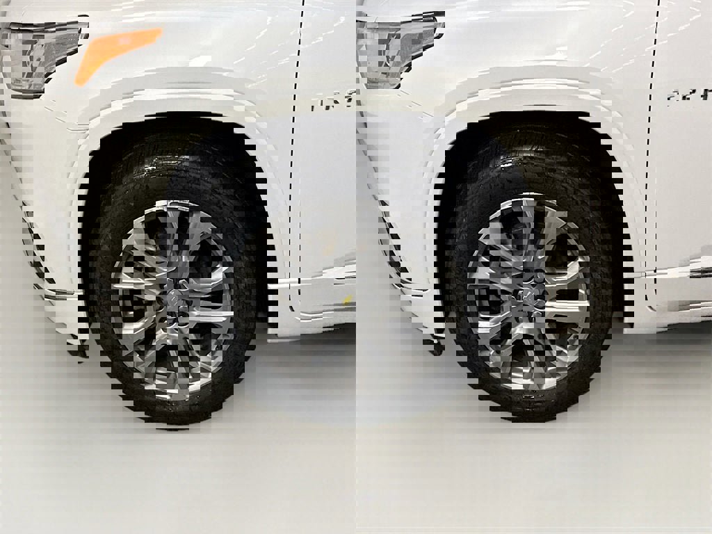 Used 2020 Chevrolet Traverse Premier image 27