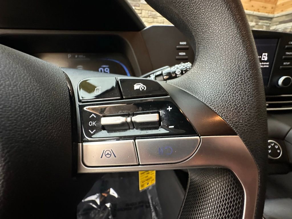 Certified 2024 Hyundai Elantra SE image 23