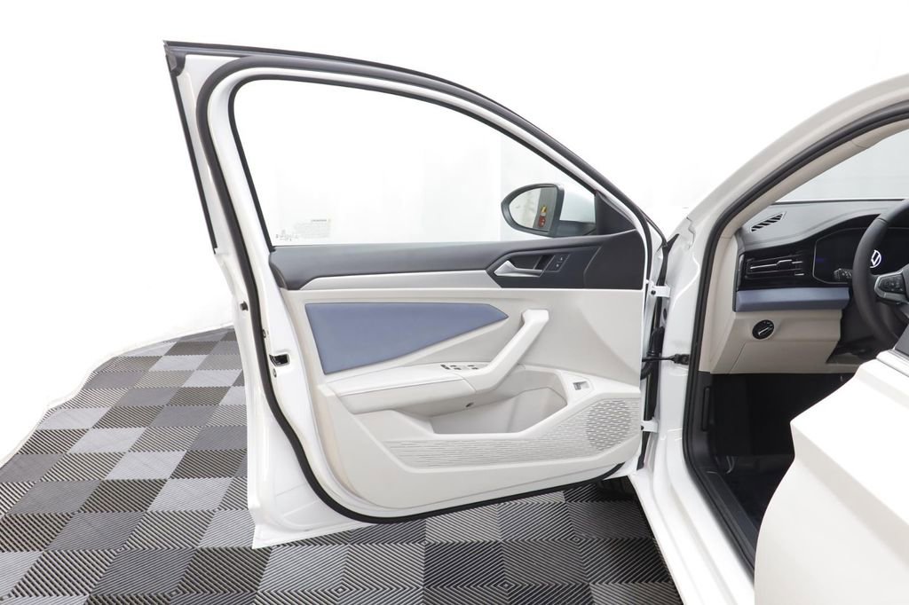 New 2026 Volkswagen Jetta SE FWD image 6