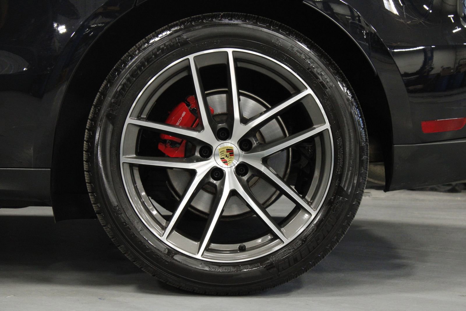 Certified 2025 Porsche Macan S AWD/4WD image 10