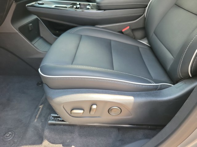 Used 2025 Buick Enclave Preferred AWD/4WD image 6