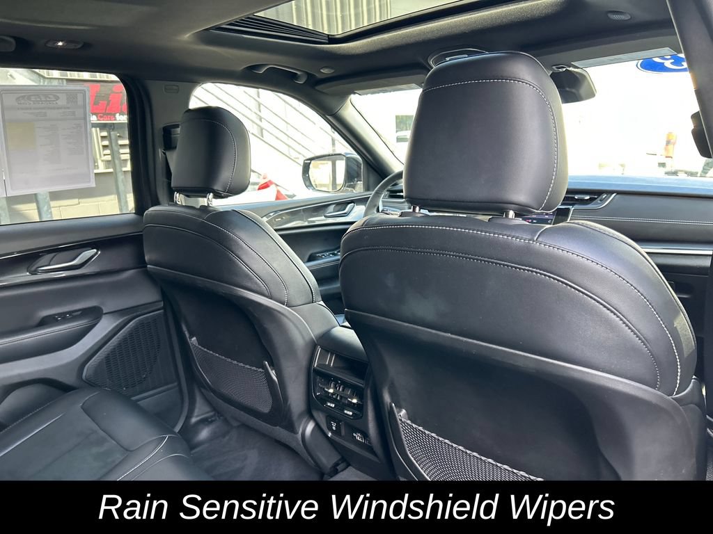 Certified 2023 Jeep Grand Cherokee Altitude AWD/4WD image 35