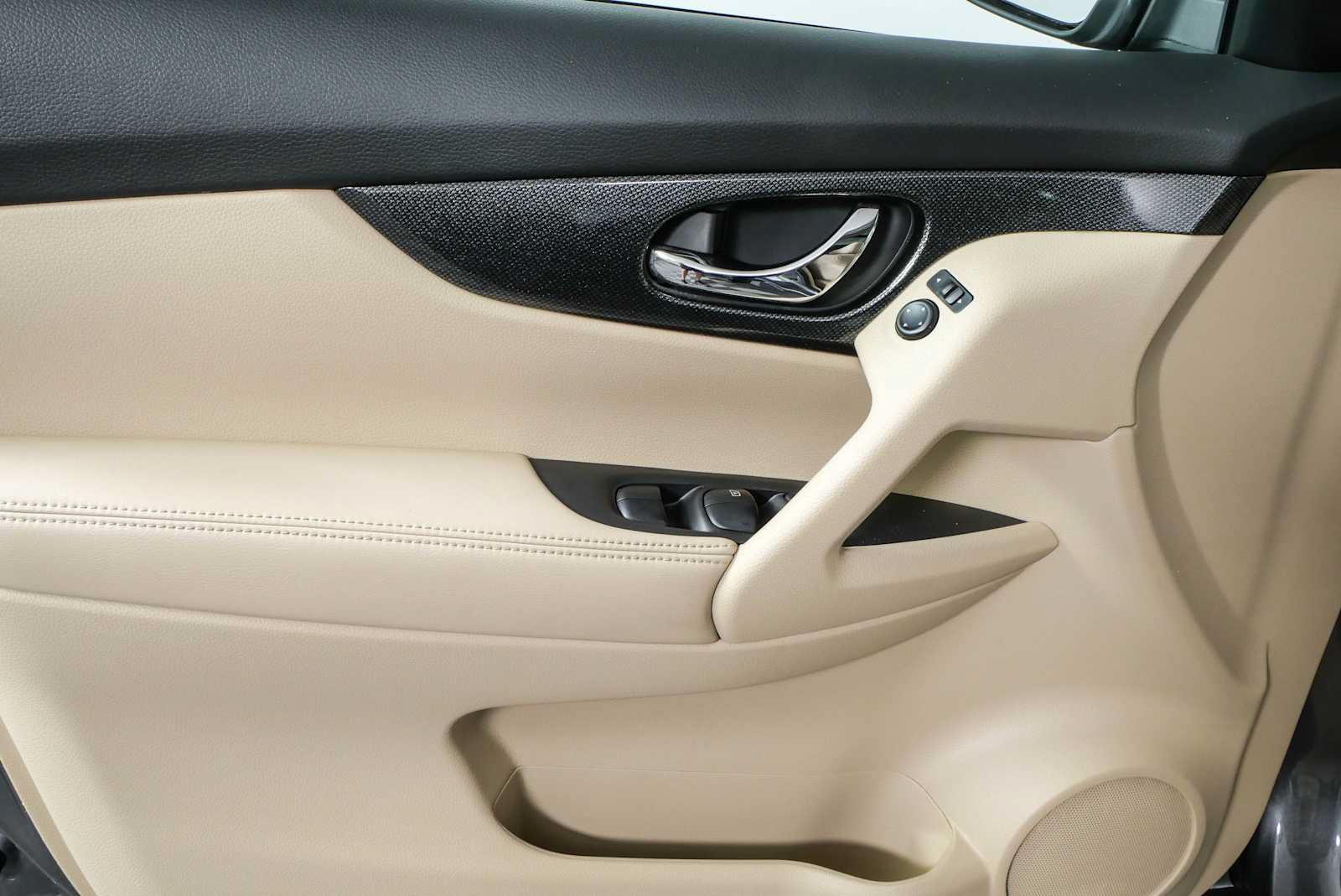 Used 2014 Nissan Rogue SL w/ SL Premium Package FWD image 6