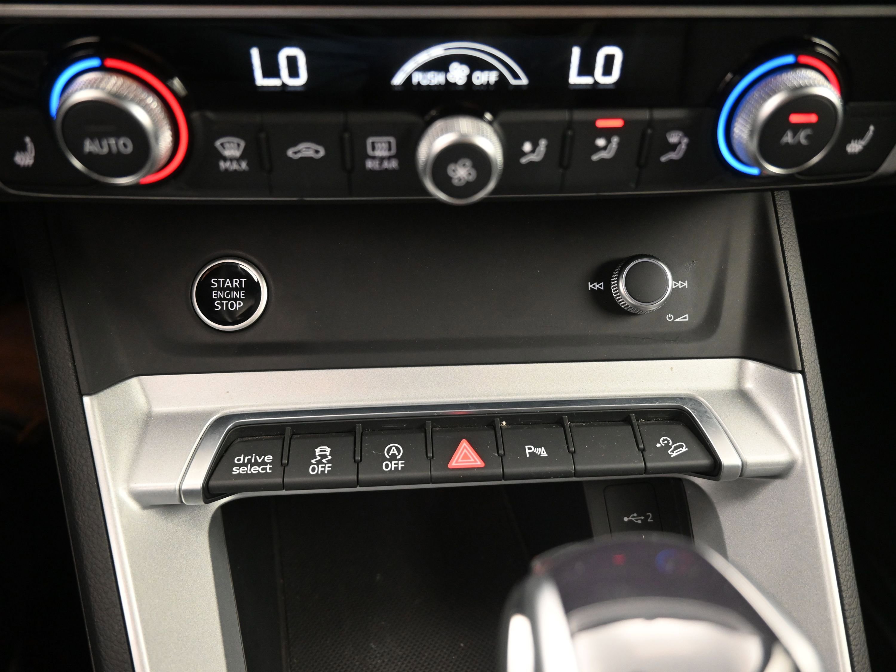 Used 2023 Audi Q3 2.0T Premium w/ Convenience Package image 18