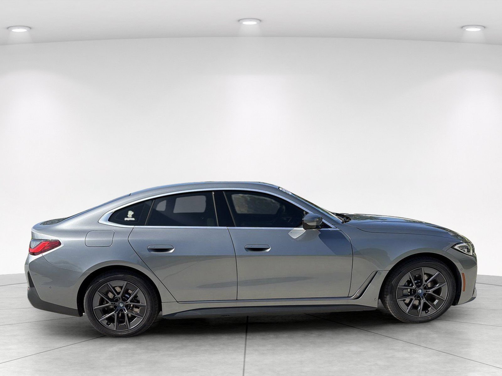 Used 2023 BMW i4 eDrive35 w/ Premium Package RWD image 3