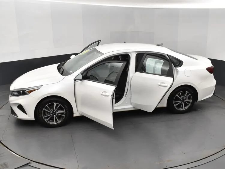 Used 2024 Kia Forte LXS FWD image 7
