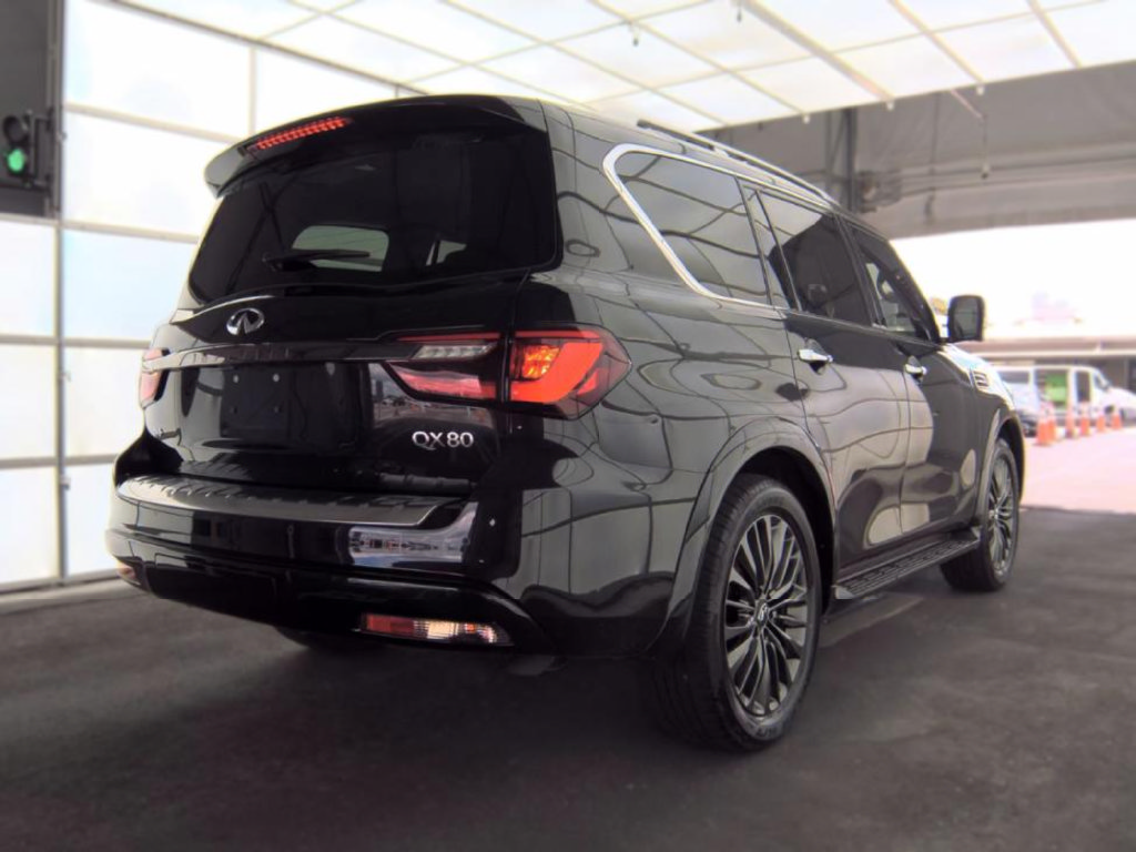 Used 2023 INFINITI QX80 Premium Select w/ Cargo Package AWD/4WD image 2