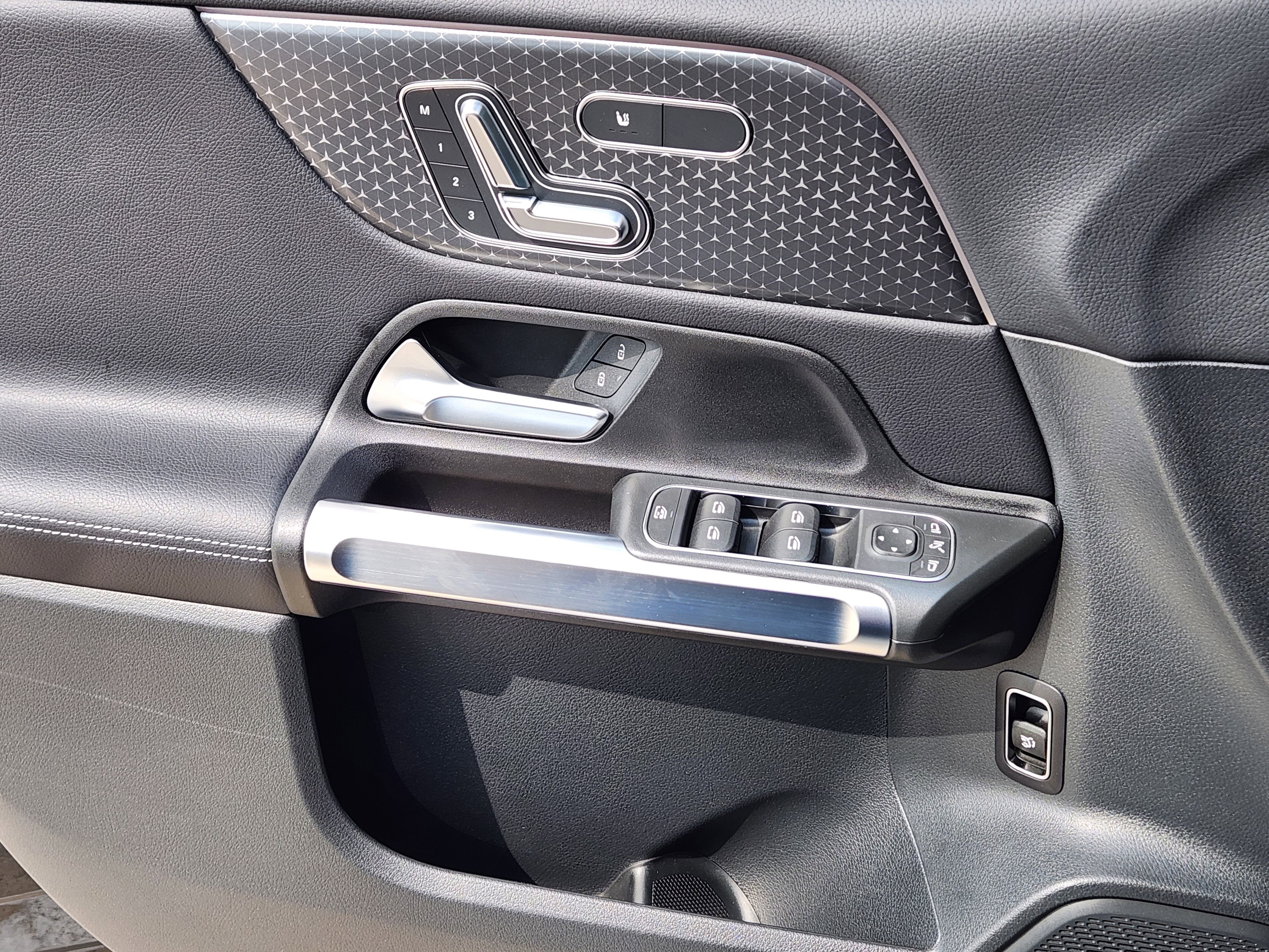 Used 2025 Mercedes-Benz GLB 250 image 15