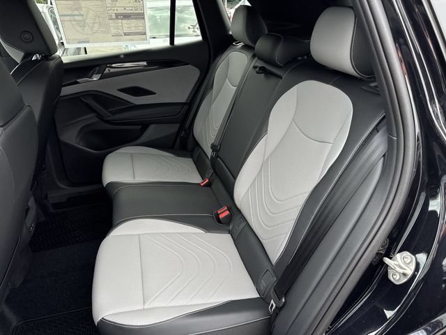 New 2026 Volkswagen Tiguan SE R-Line FWD image 24