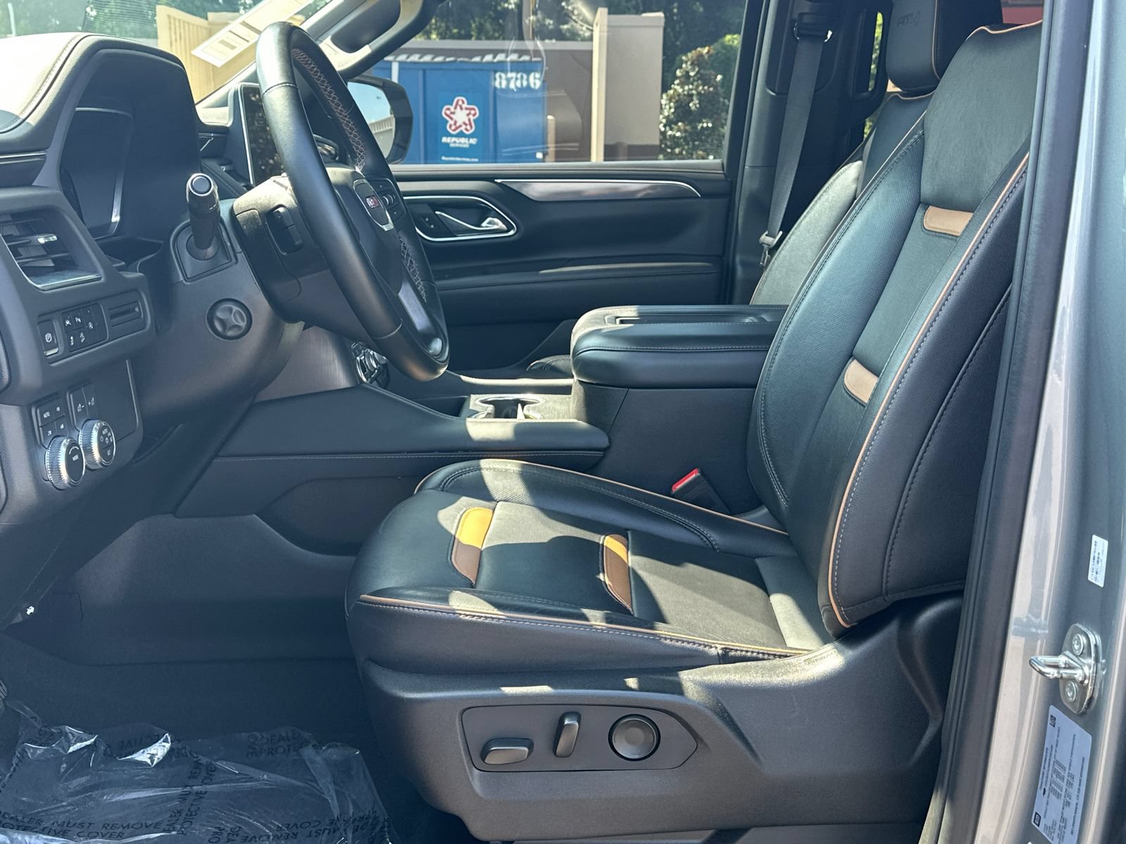 Used 2024 GMC Yukon AT4 AWD/4WD image 11