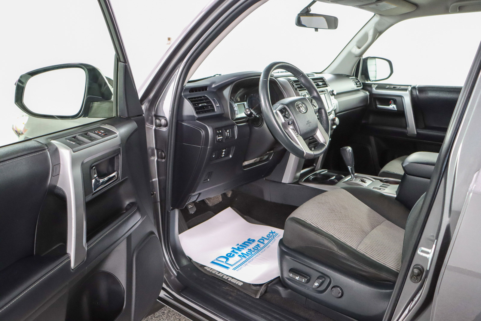 Used 2019 Toyota 4Runner SR5 image 3