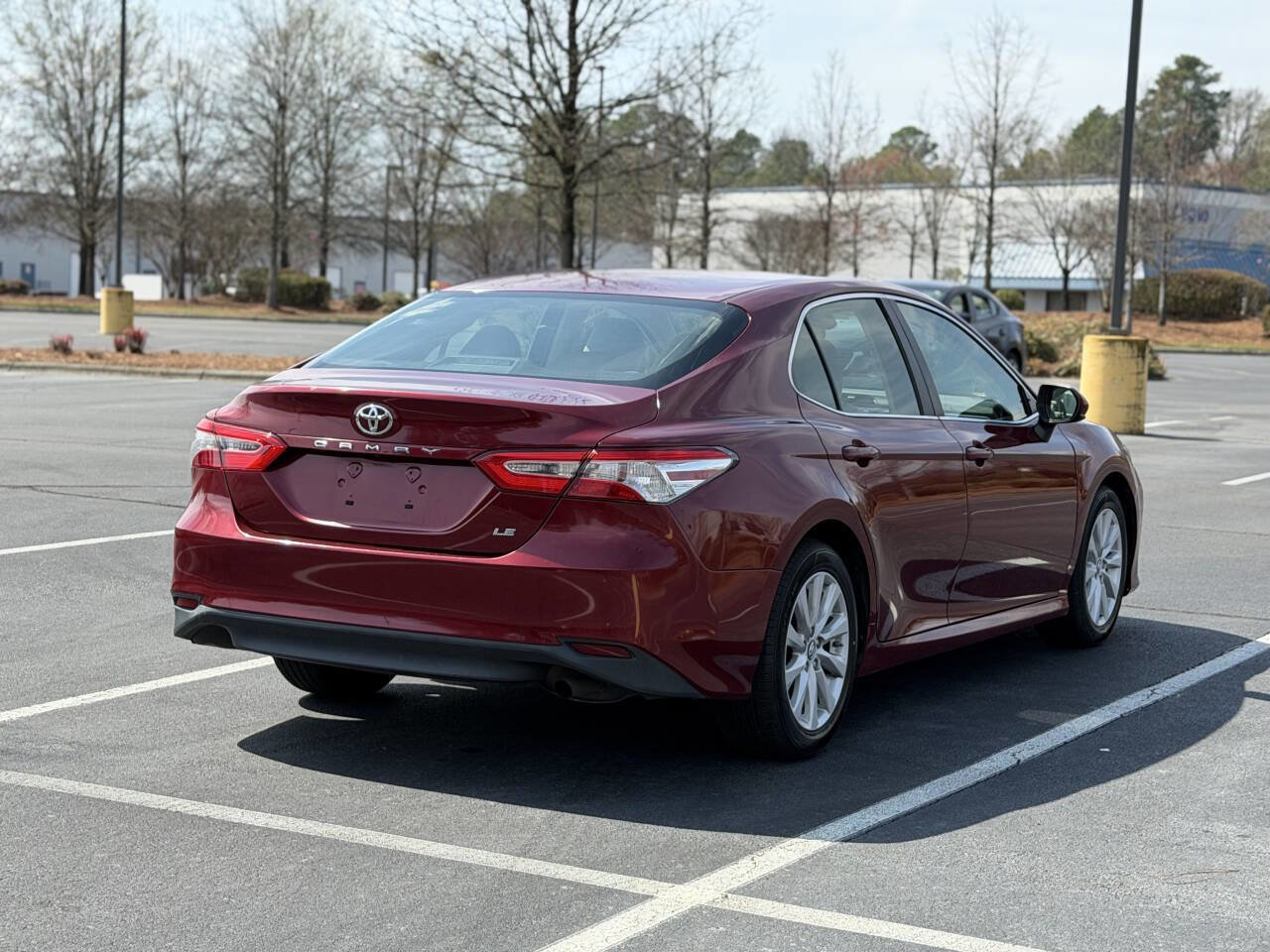 Used 2018 Toyota Camry LE image 9