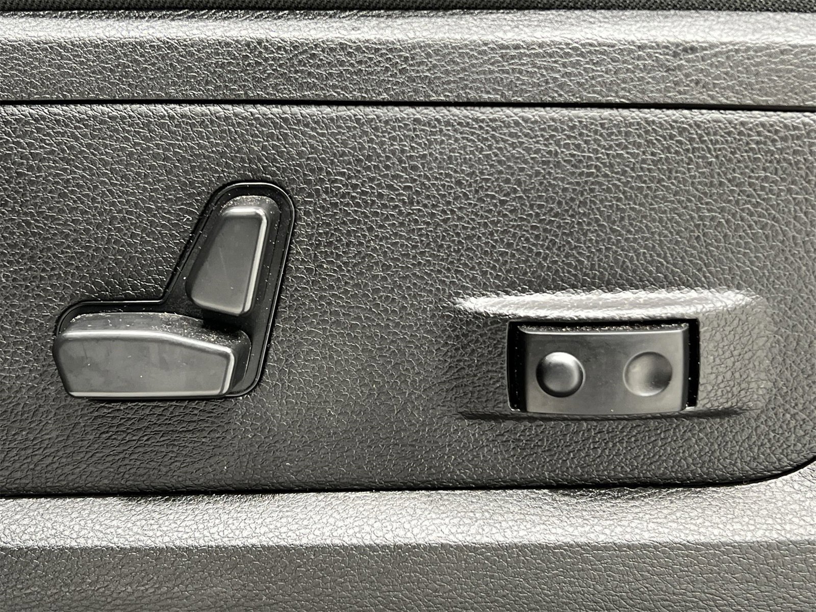 Used 2023 RAM 1500 Classic SLT image 12