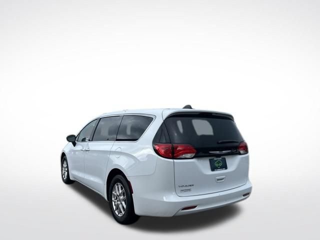 Used 2024 Chrysler Voyager LX FWD image 11