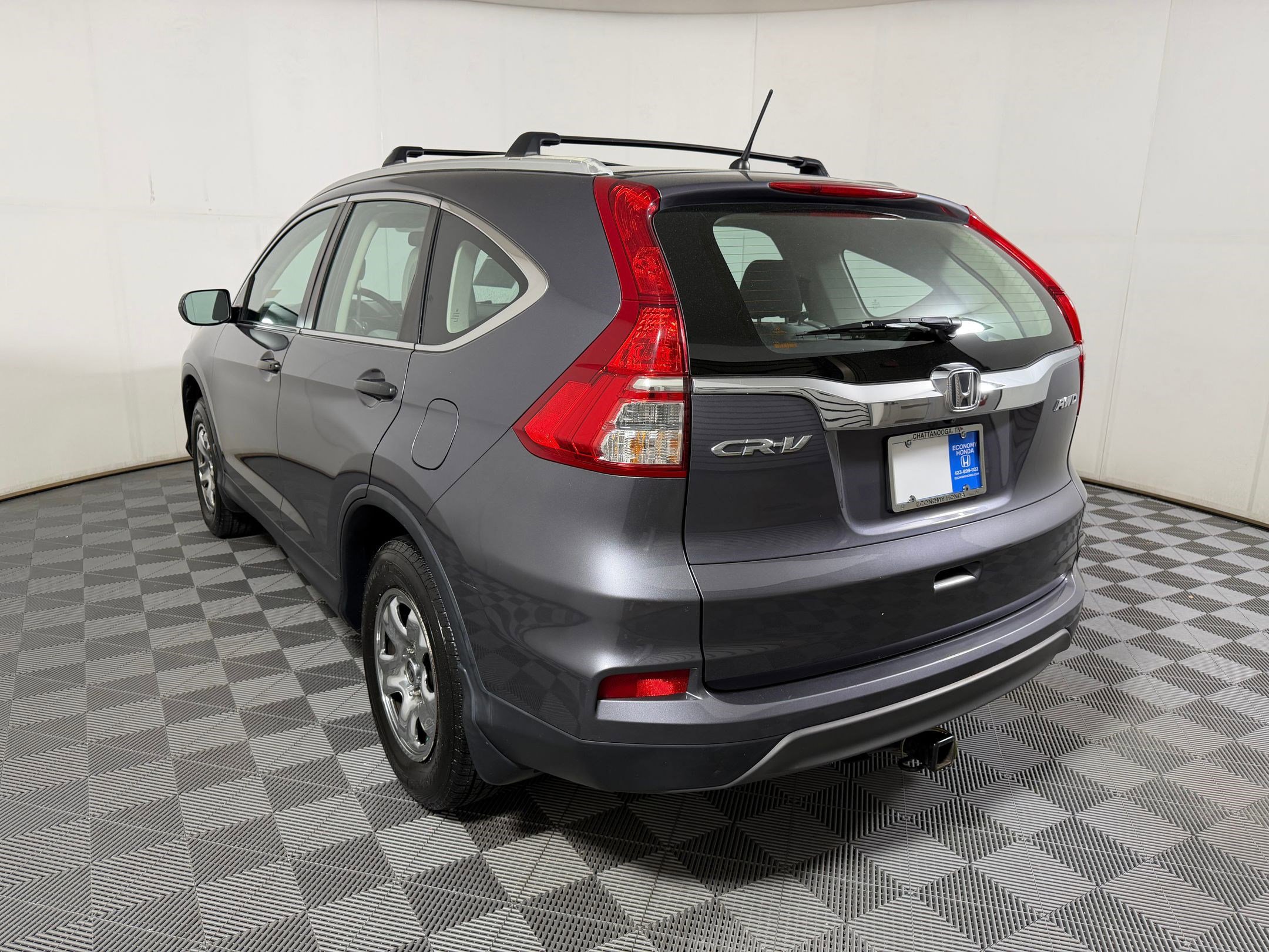 Used 2016 Honda CR-V LX image 2