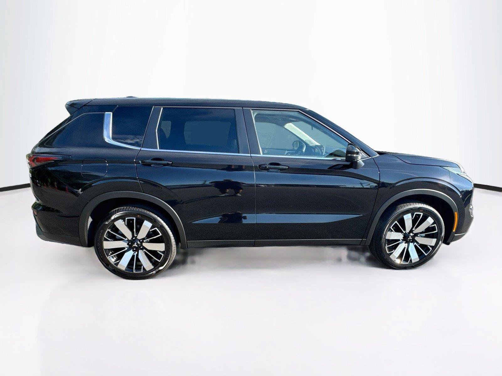 New 2026 Mitsubishi Outlander SE FWD image 6