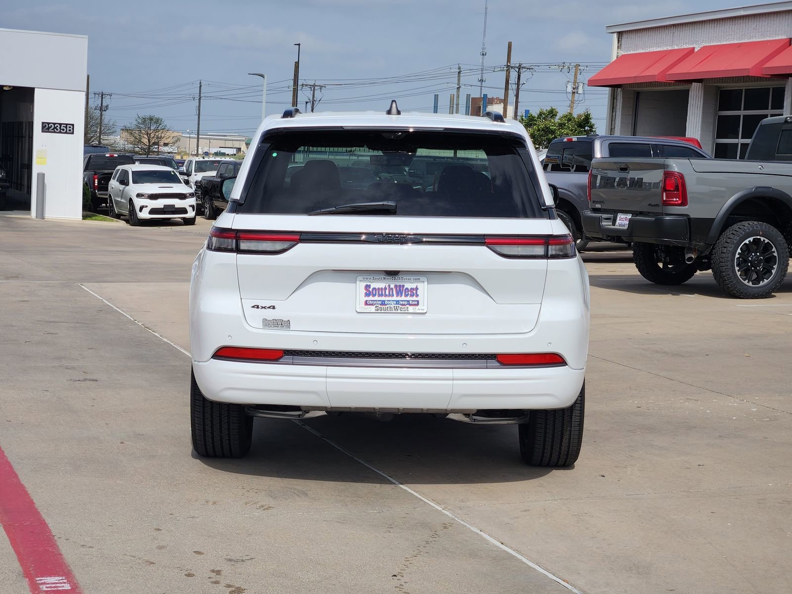 New 2026 Jeep Grand Cherokee Limited AWD/4WD image 9