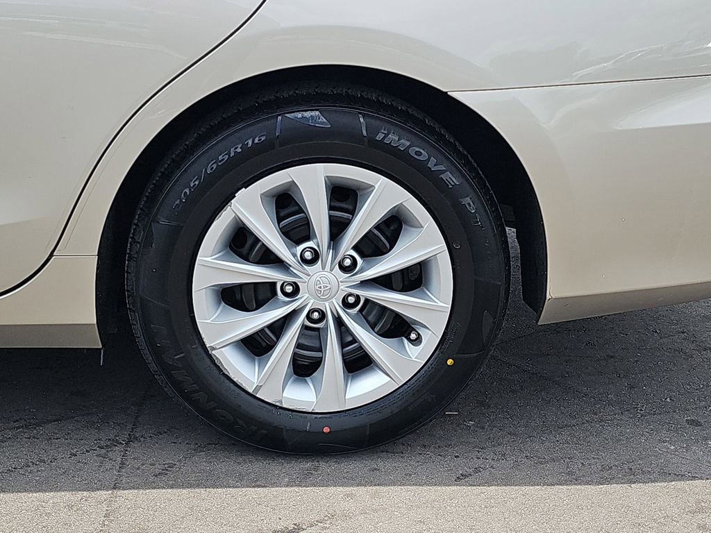 Used 2016 Toyota Camry LE FWD image 36